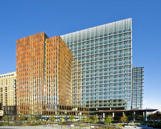 Amazon’s Metropolitan Park, the technology giant’s second  Arlington headquarters, features two 22-story office towers,  clad with Solarban® 72 Starphire® glass curtainwall