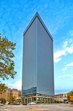 Solarban® R67 Optiblue® glass by Vitro Architectural Glass accentuates the historic transformation of the BancFirst Tower in Oklahoma City, Oklahoma.  (Photography by Tom Kessler)